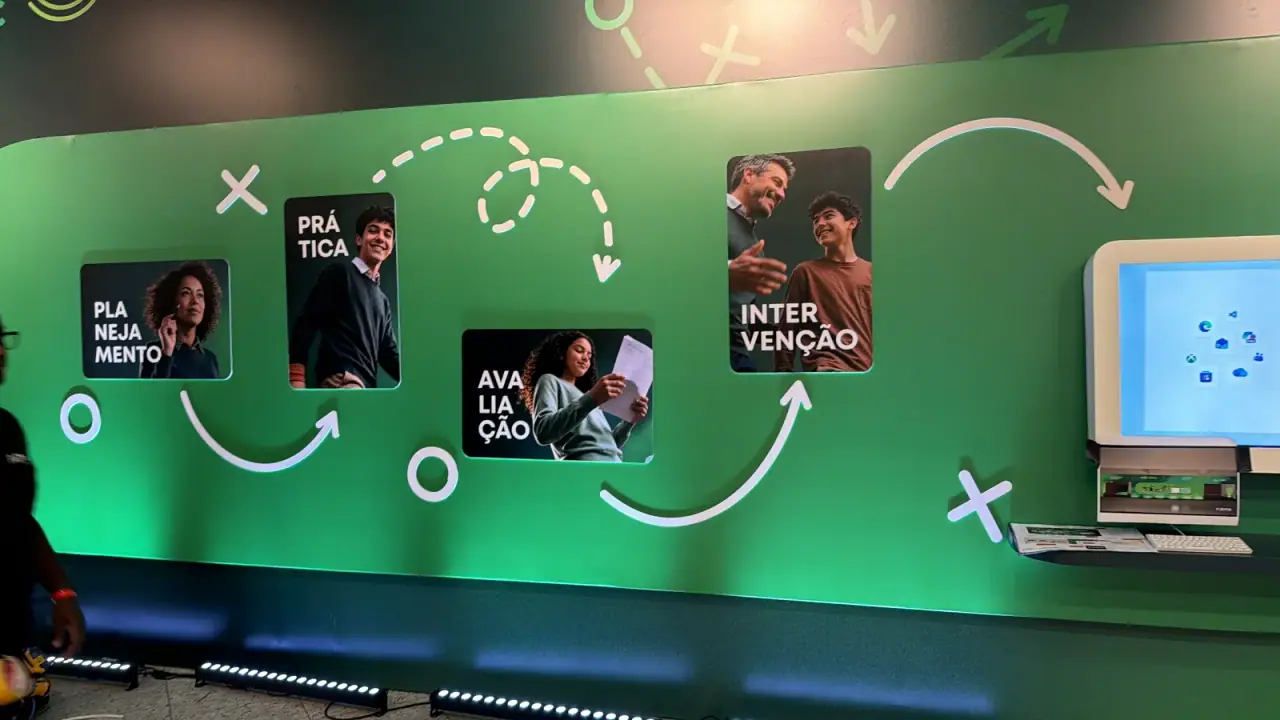 Peças cenográficas do evento COC com neon Juntos no Topo — foto 5