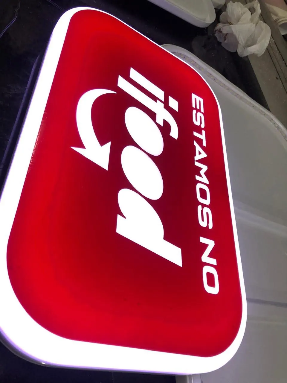 Peças cenográficas da ação iFood e Budweiser com tema futebol — foto 3