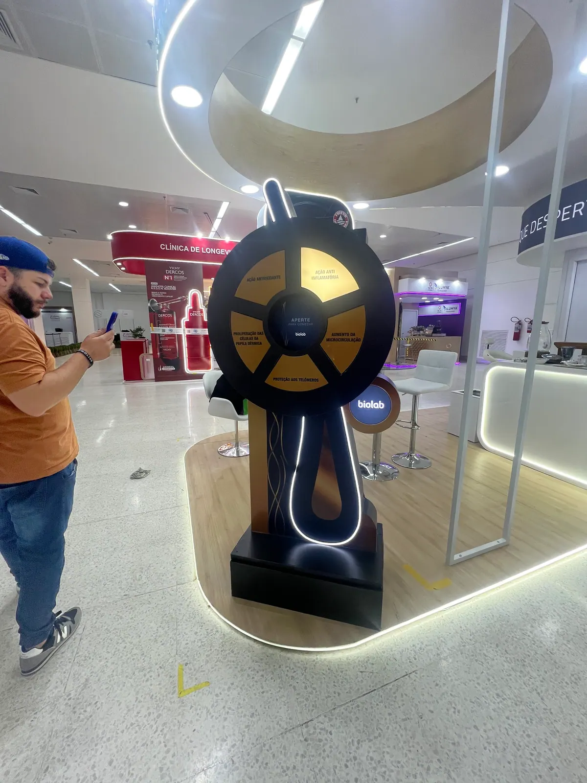 Display interativo em roda da fortuna da Pantogar — foto 1