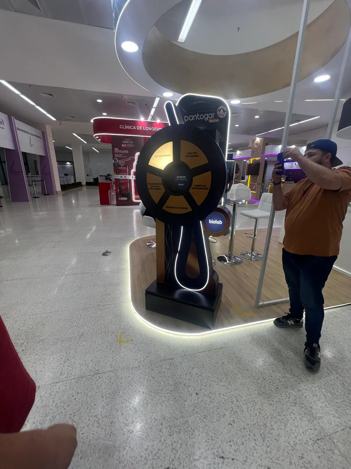 Display interativo em roda da fortuna da Pantogar — foto 2