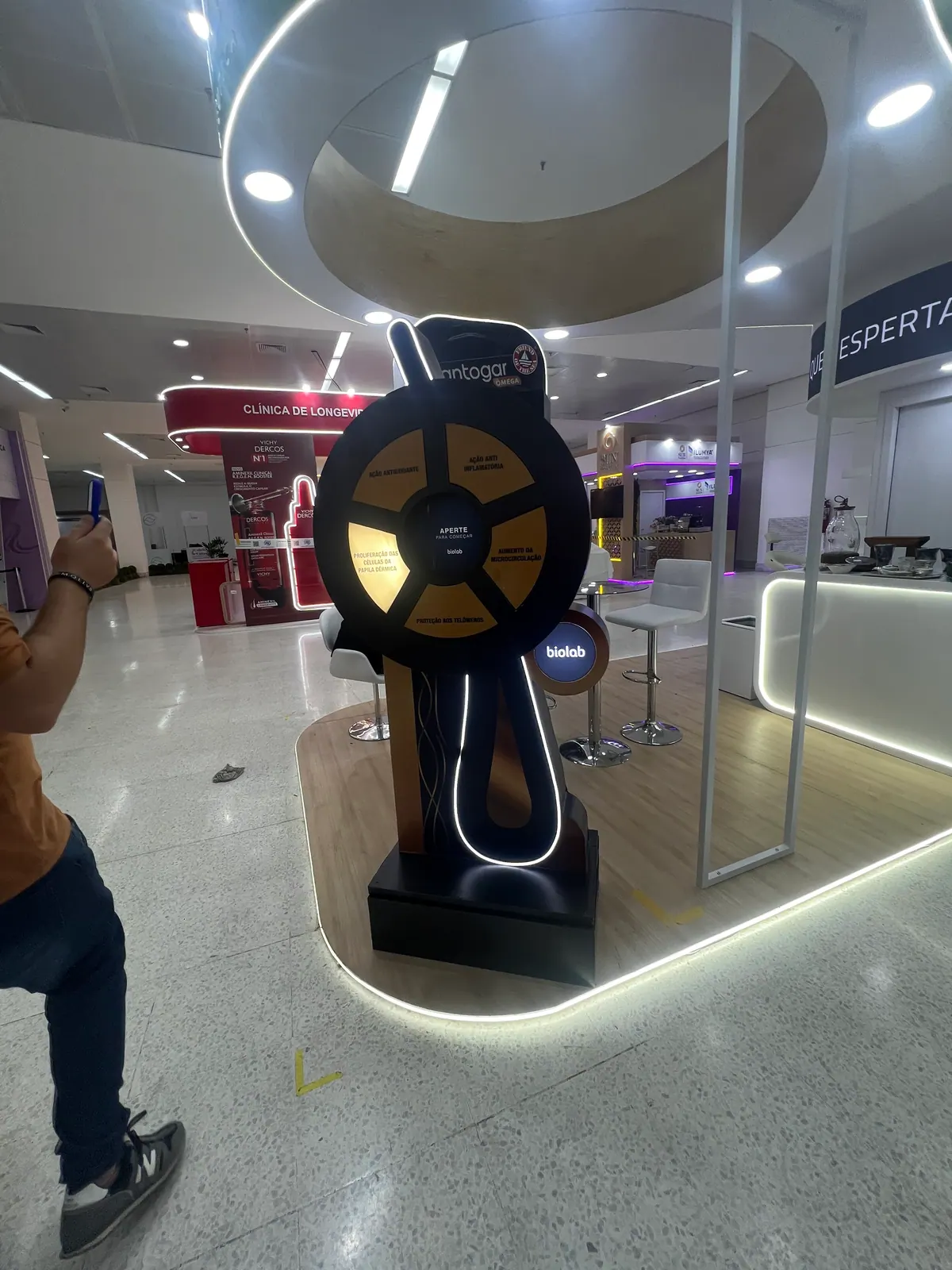 Display interativo em roda da fortuna da Pantogar — foto 3