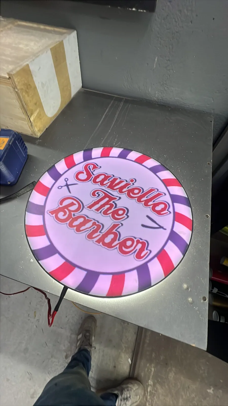 Luminoso circular da barbearia Saviella The Barber — foto 2