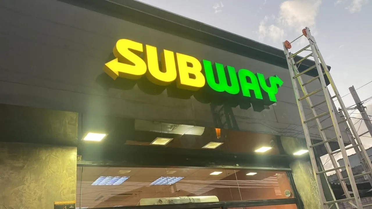 Letras caixa iluminadas da Subway — foto 1
