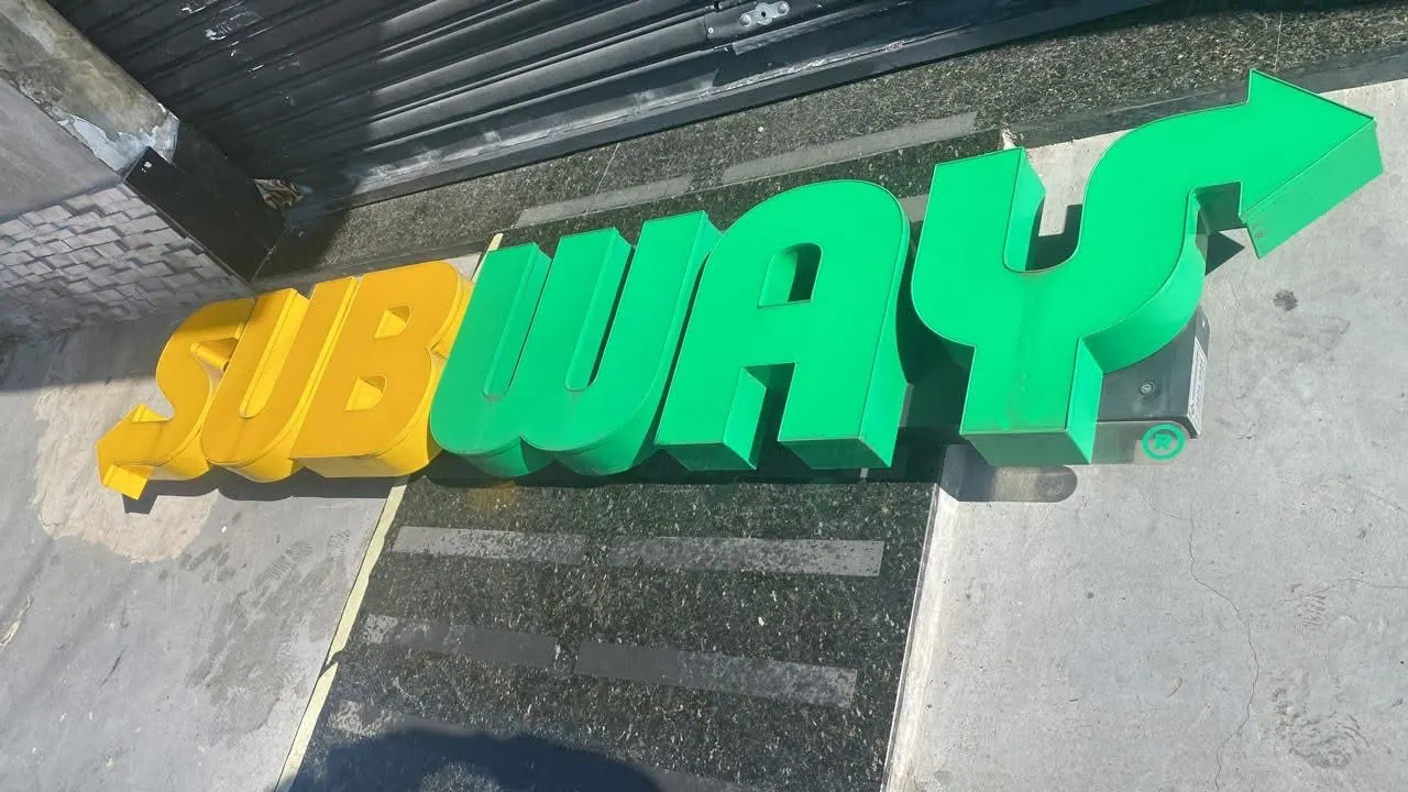 Letras caixa iluminadas da Subway — foto 2